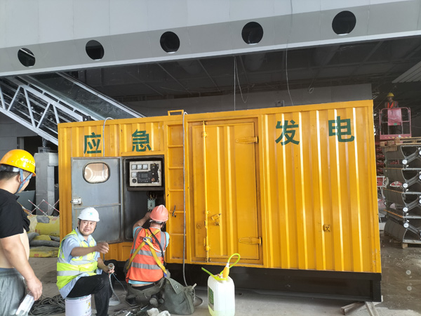 修文怎样判断空气滤清器是否需要更换？